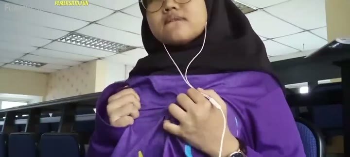 Hijab Eksib Di Kantor